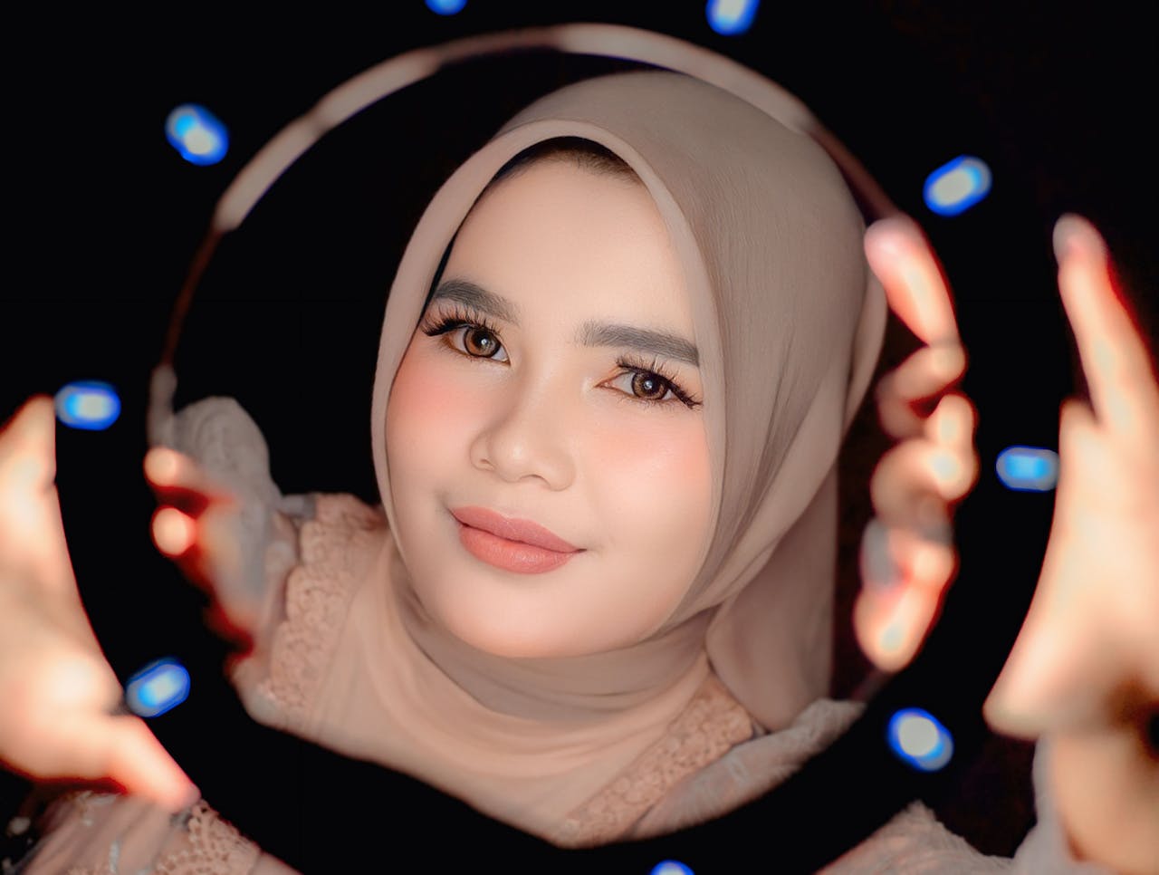 portrait-of-smiling-woman-in-hijab-with-ring-light-32907449